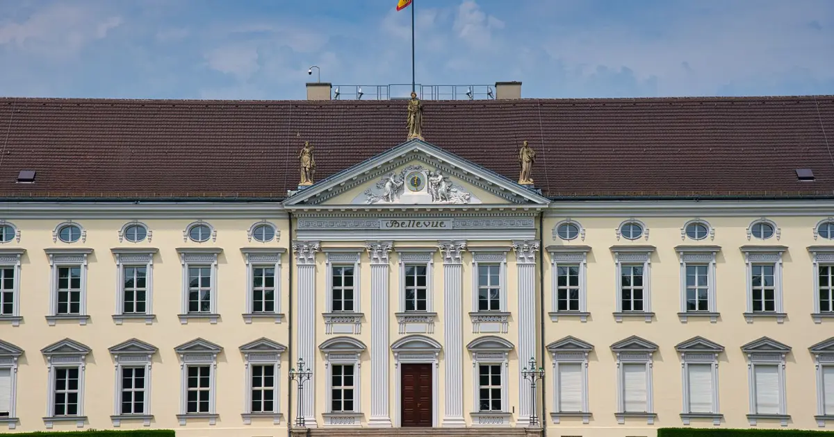 Prezydent Nawrocki ułaskawił trzy osoby; wśród nich może być Piotr Pytel